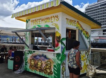 dominica/saint-george/bar/tree-monkeys