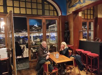 france/marseille/vieux-port/bar/la-caravelle