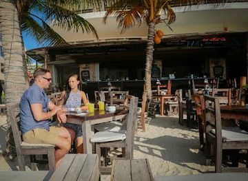 mexico/playa-del-carmen/coco-beach/bar/zenzi-beach