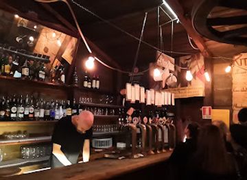 italy/milan/bar/saloon-of-the-artists
