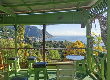 dominica/saint-george/bar/top-bar