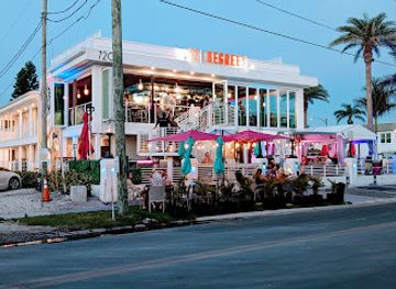 florida/st-petersburg/st-pete-beach/bar/82-degrees-bar-grill