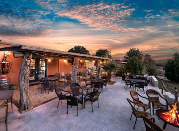 texas/enchanted-rock-state-natural-area/bar/the-club-at-barons-creekside