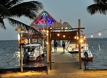 belize/glover-s-reef-atoll/bar/the-dive-bar
