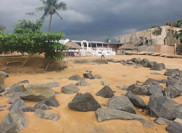 liberia/buchanan/bar/abi-s-beach-bar