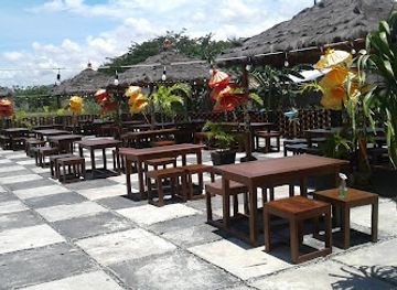 indonesia/central-sulawesi/bar/puri-beach-cafe-resto-bar