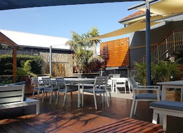 australia/mid-north-coast/bar/the-coast-hotel