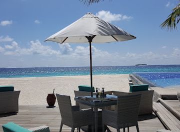 maldives/haa-alif-atoll/bar/infinity-pool-bar