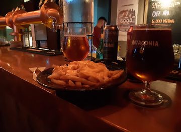 argentina/southern-patagonia/bar/cerveza-patagonia-refugio-av-de-mayo