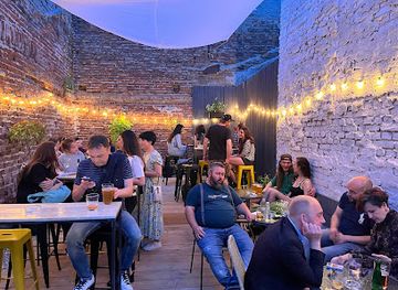 bulgaria/plovdiv-region/bar/local-vinyl-bar