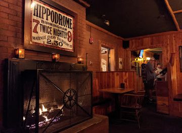 oregon/bend/bar/mcmenamins-fireside-bar