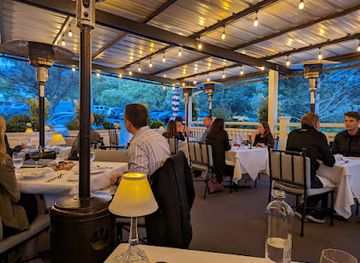 california/redwood-national-and-state-parks/bar/the-village-pub