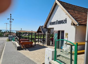 hungary/lake-balaton/bar/keknyelu-borozo