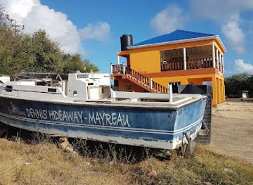 saint-vincent-and-the-grenadines/mayreau/bar/denis-hideaway-bar-and-restaurant