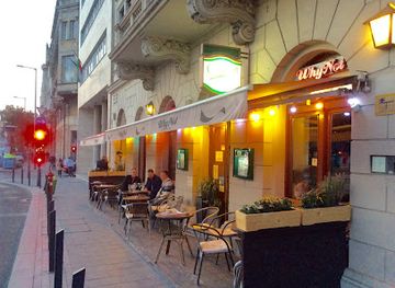 hungary/budapest/inner-city/bar/why-not-cafe-and-bar