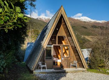 new-zealand/mount-aspiring-national-park/bar/wonderland-makarora-lodge