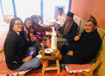 nepal/pokhara/world-peace-pagoda/bar/thanti-snacking-bar