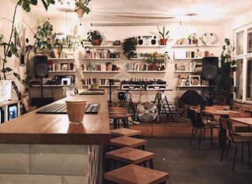 czechia/plzen/bar/moovement