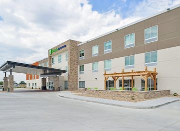 nebraska/pine-ridge/bar/holiday-inn-express-suites-chadron-an-ihg-hotel