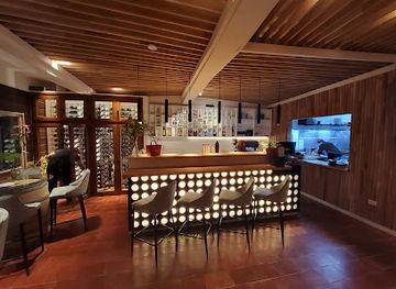 argentina/ushuaia/bar/torrontes-wine-house