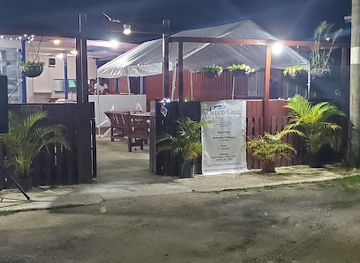 barbados/paynes-bay/bar/pallet-bar