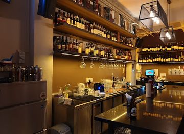 singapore/chinatown/bar/tom-dick-hillary-s