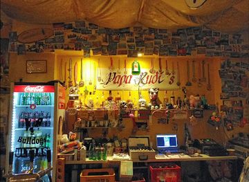 germany/cologne/altstadt-sud/bar/papa-rudis-koln