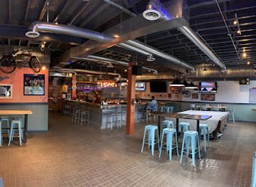 michigan/marquette/bar/breakers-roadhouse