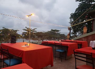 gabon/pikounda-gorilla-camp/bar/the-lantern