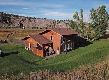 montana/the-missouri-river-country/bar/the-missouri-riverside-lodge