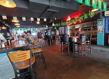 rhode-island/newport-cliff-walk/bar/smugglers-waterfront-bar