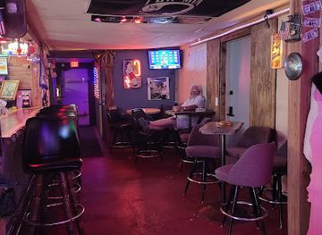 missouri/poplar-bluff/bar/bears-lodge-47-the-white-house