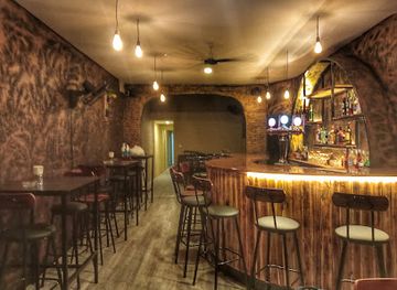 cambodia/phnom-penh/toul-tom-poung/bar/the-black-sheep