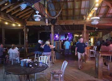 alabama/lake-martin/bar/chuckwalla-s-pizza-at-chuck-s-marina