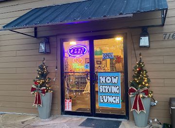 new-mexico/ruidoso/bar/cedar-creek-market-homemade-sandwiches-cookies-chocolate-bars-local-artisan-gifts