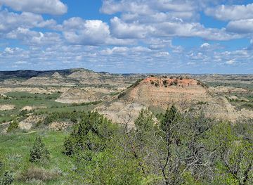 north-dakota/maah-daah-hey-trail/bar/painted-canyon-nature-trail
