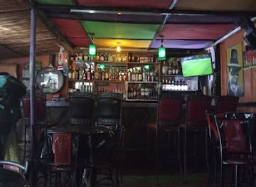 kenya/naivasha/bar/acacia-grill-club