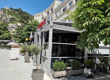 albania/berat/bar/vinos-wine-bar