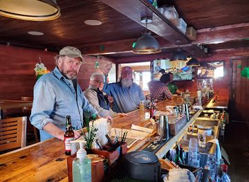 new-hampshire/lake-winnipesaukee/bar/morrisseys-front-porch-pub