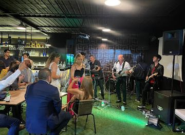 ecuador/manta/bar/wax-rooftop-liquor-store