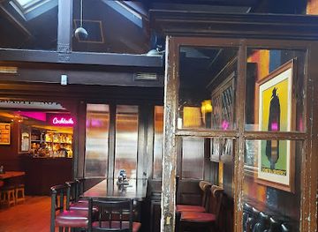 ireland/connacht/bar/crowes-bar-beer-garden