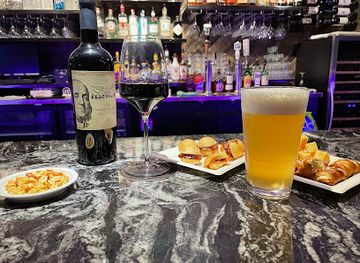 illinois/galena-territory/bar/birch-lounge-galena