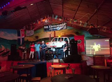 madagascar/androy/bar/taxi-be