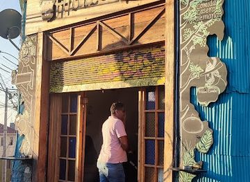 chile/valparaiso/cerro-bellavista/bar/hotzenplotz