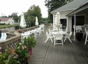 delaware/trap-pond-state-park/bar/abbott-s-on-broad-creek