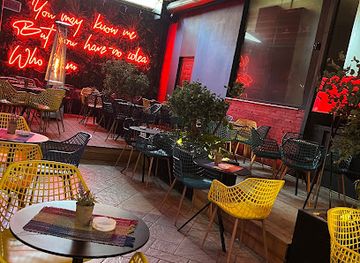 albania/has/bar/doctor-artist-lounge