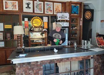 chile/valparaiso/cerro-alegre/bar/urriola