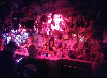 south-dakota/jewel-cave-national-monument/bar/dungeon-bar
