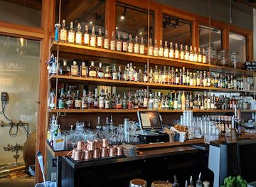 oregon/columbia-river-gorge/bar/camp-1805-distillery-bar