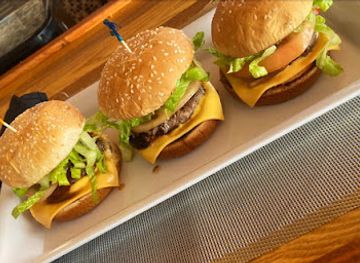 the-bahamas/cat-island/bar/tingum-dem-beach-bar-water-sports